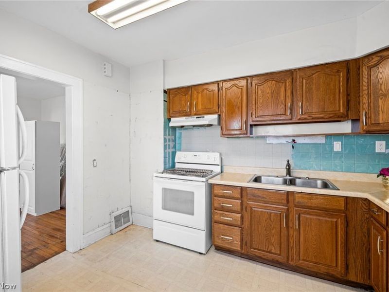 7610 Traymore Avenue , Brooklyn, OH 44144 Photo 13