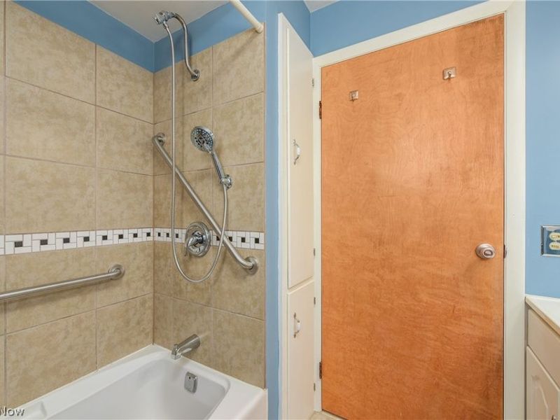 23216 Mildred Avenue , North Olmsted, OH 44070 Photo 22