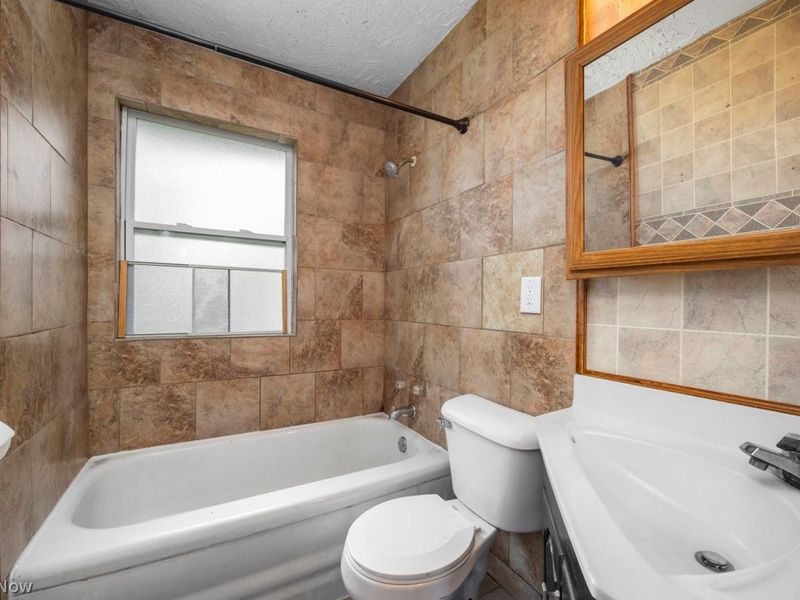 147 Lexington Avenue , Elyria, OH 44035 Photo 17