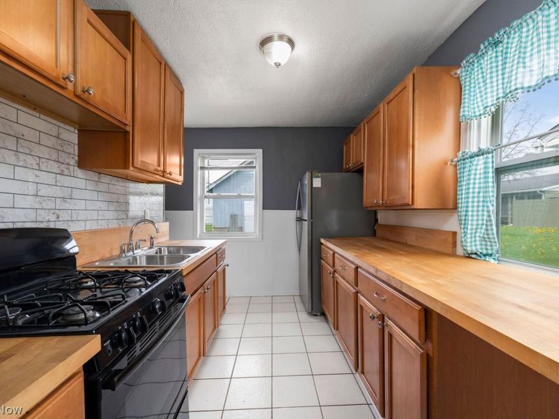 147 Lexington Avenue , Elyria, OH 44035 Photo 5