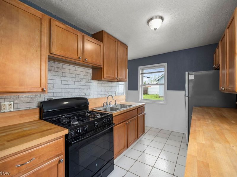 147 Lexington Avenue , Elyria, OH 44035 Photo 6