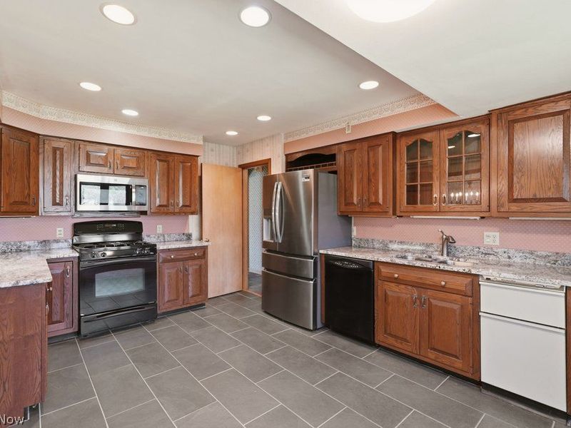 171 Hiram College Drive, Sagamore Hills, OH 44067 Photo 12