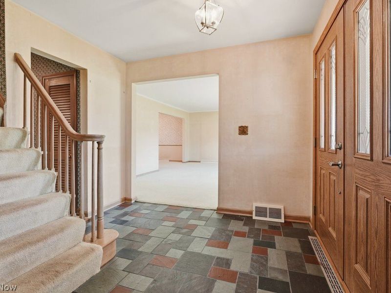 171 Hiram College Drive, Sagamore Hills, OH 44067 Photo 3