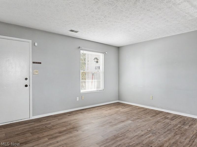 1481 Munroe Falls Avenue , Cuyahoga Falls, OH 44221 Photo 3