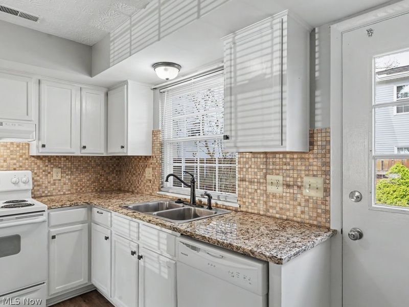 1481 Munroe Falls Avenue , Cuyahoga Falls, OH 44221 Photo 6