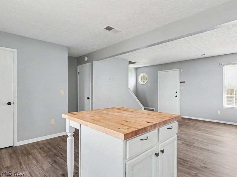 1481 Munroe Falls Avenue , Cuyahoga Falls, OH 44221 Photo 9