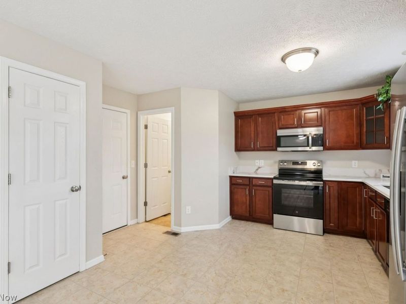 4636 Fields Way , Lorain, OH 44053 Photo 7