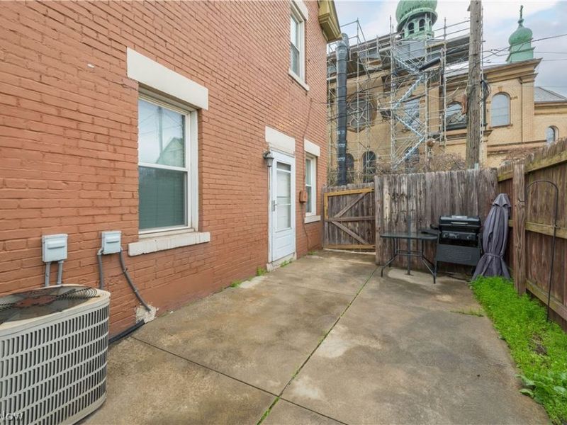 751 Starkweather, Cleveland, OH 44113 Photo 20