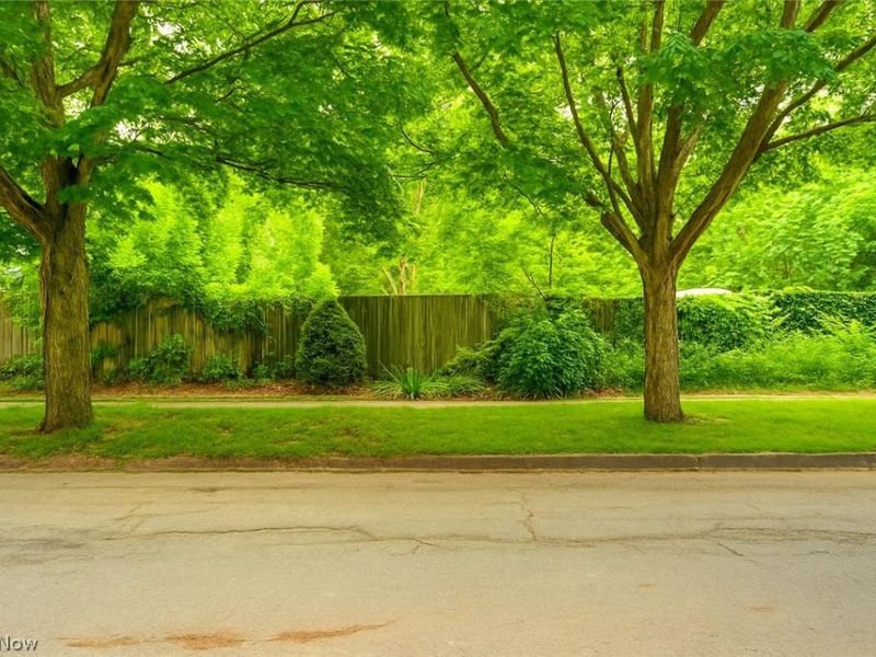 W 30th Street, Cleveland, OH 44113 Photo 2