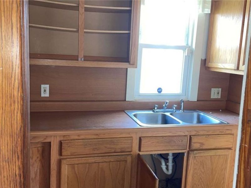 417 Cleveland Road, Cleveland, OH 44108 Photo 13