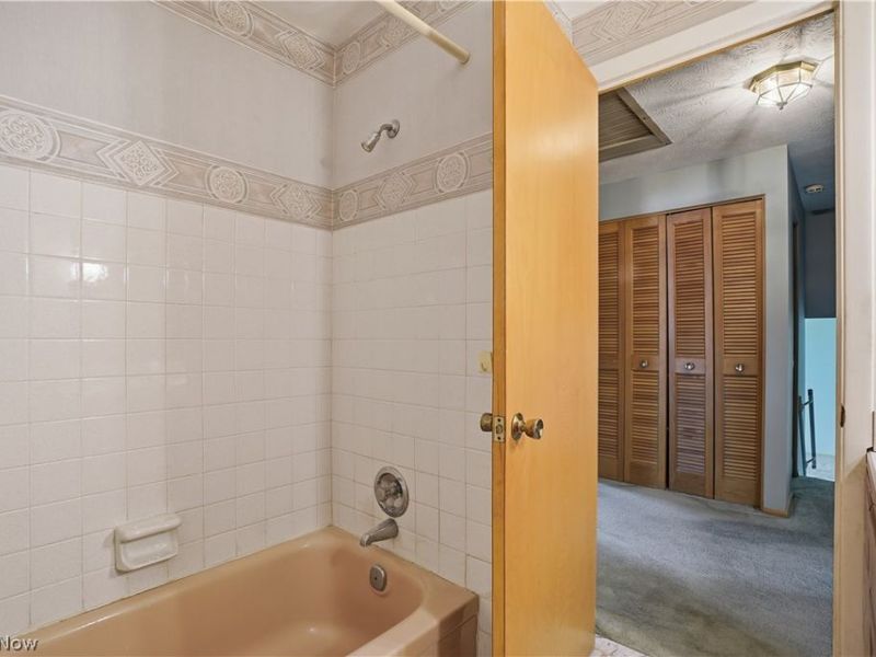 26670 FAIRFAX Lane , North Olmsted, OH 44070 Photo 17