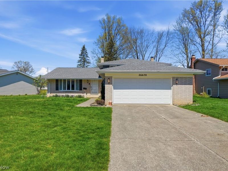 26670 FAIRFAX Lane , North Olmsted, OH 44070 Photo 2