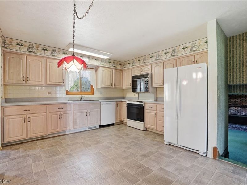 26670 FAIRFAX Lane , North Olmsted, OH 44070 Photo 4