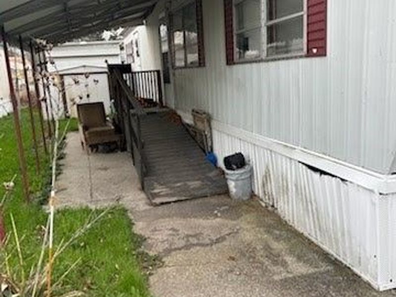 8367 Russell Lane, Cleveland, OH 44144 Photo 2