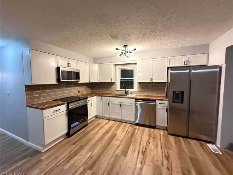 288 Bristol Champion NE, Warren, OH 44481 Photo 4