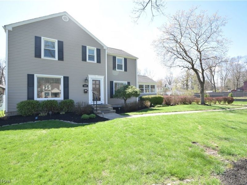 225 S Cadillac Drive, Youngstown, OH 44512 Photo 2