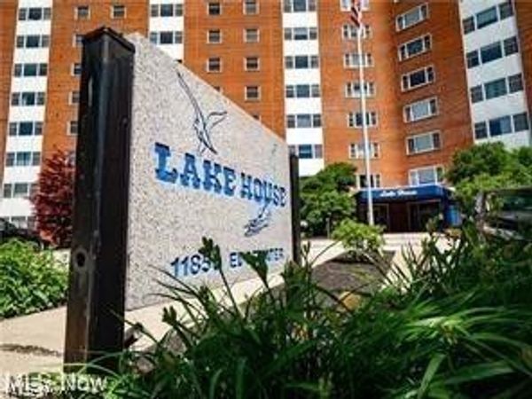11850 Edgewater Drive, Unit 723, Lakewood, OH 44107