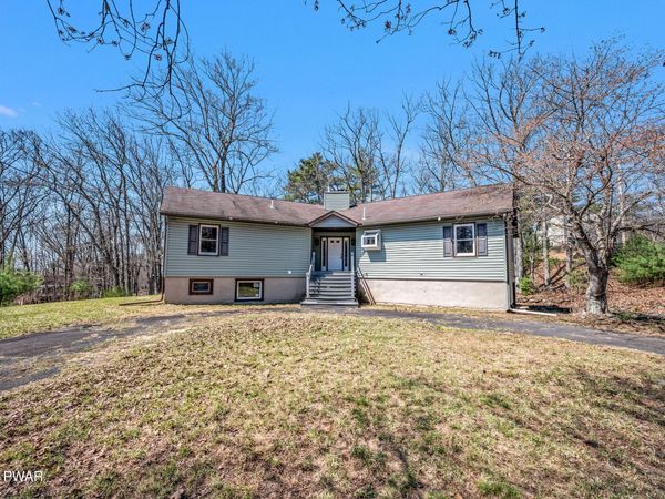 1093 Lancaster Drive , Bushkill, PA 18324
