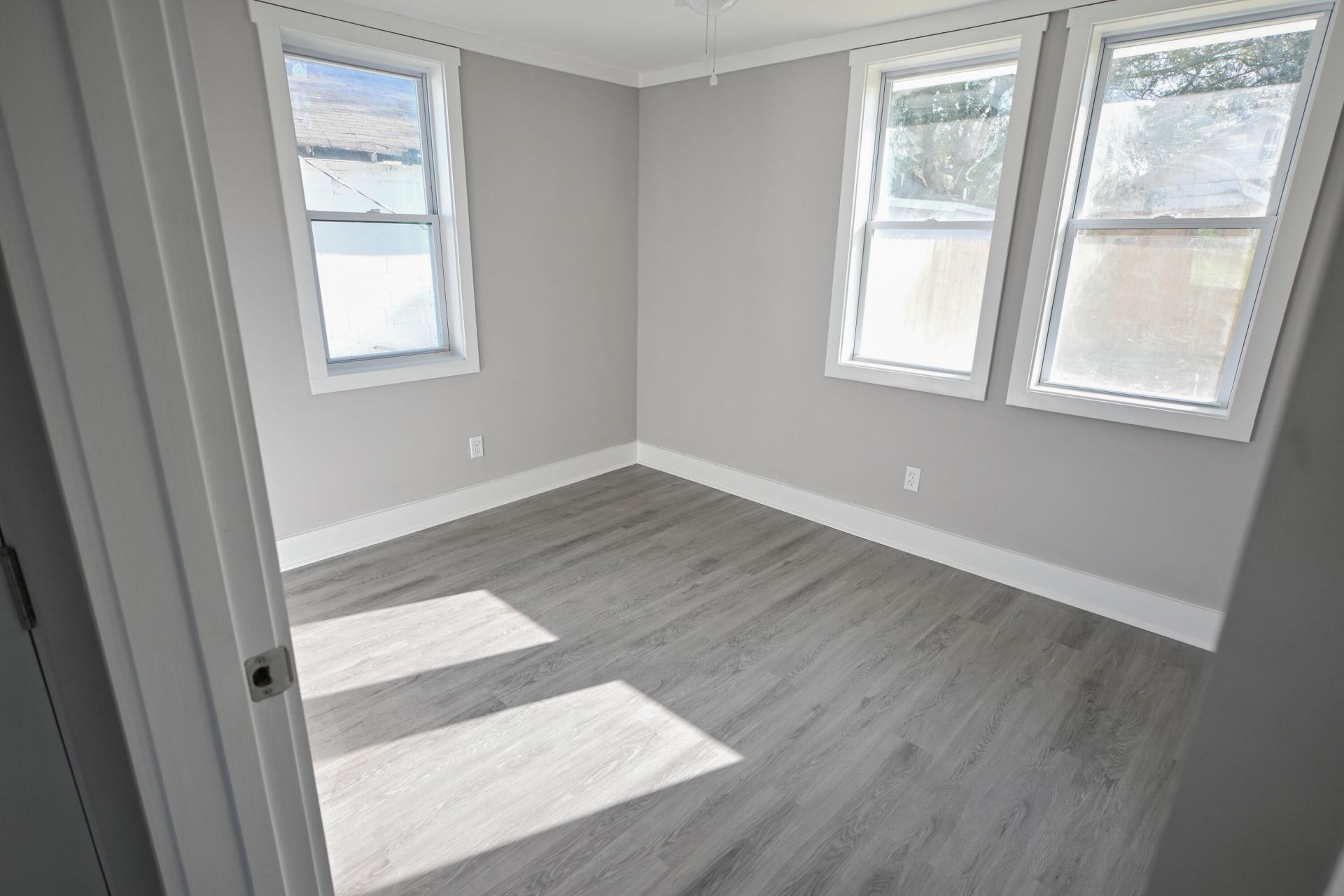 460 Bay Street Photo 15