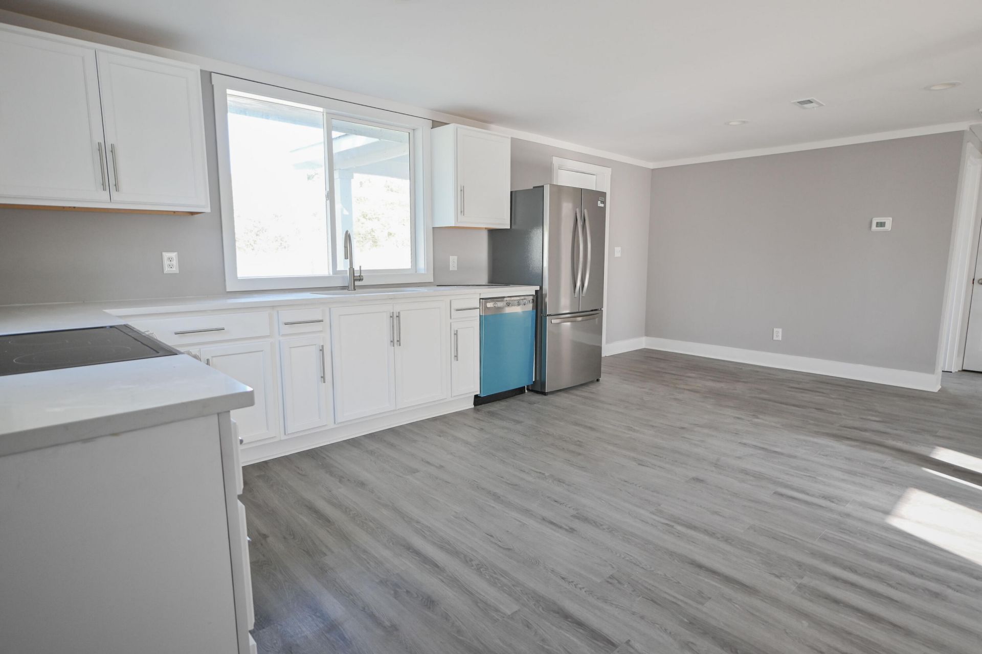 460 Bay Street Photo 5