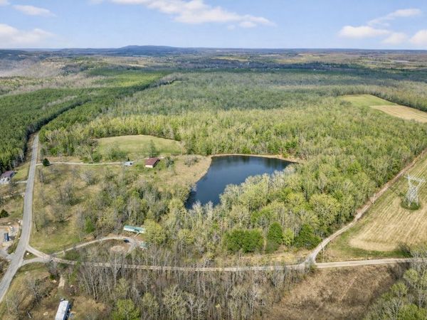 1552 New Harmony Rd, Graysville, TN 37338