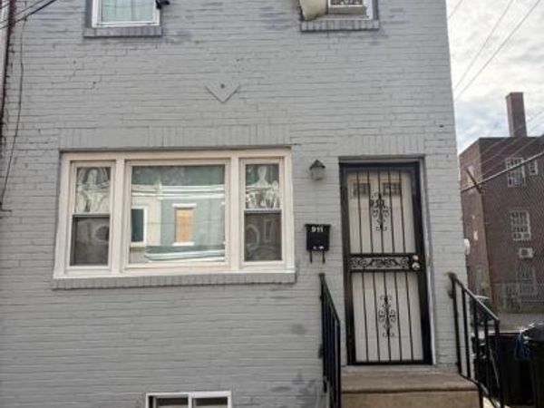 911 S 8TH STREET , CAMDEN, NJ 08103