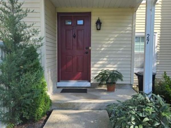 27 HUBER COURT, HIGHTSTOWN, NJ 08520