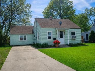 374 MANOR AVENUE, CARNEYS POINT, NJ 08069