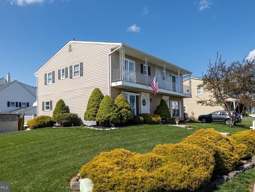 645 W Wiltshire Drive , Wallingford, PA 19086 Main Photo