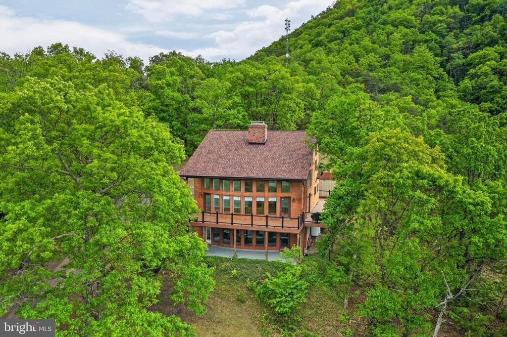 334 TOMAHAWK LANE, EDINBURG, VA 22824