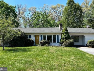 811 CONSERVATION DRIVE, HEDGESVILLE, WV 25427