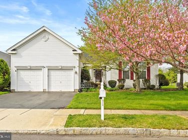 54 BUNKER HILL DRIVE, ALLENTOWN, NJ 08501