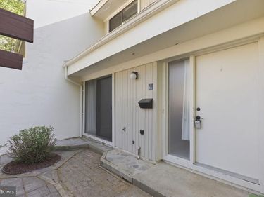 2369 SOUTHGATE SQUARE , RESTON, VA 20191