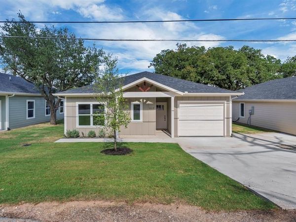 809 Branding Iron Trail, Granbury, TX 76049