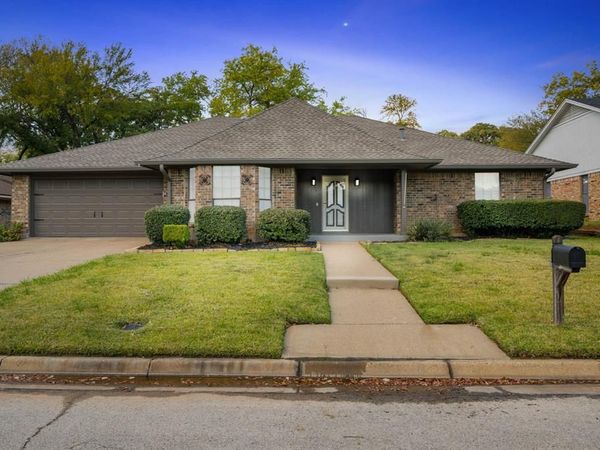 2017 Iron Horse Court, Arlington, TX 76017