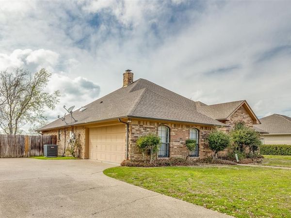 329 Sexton Lane , Benbrook, TX 76126