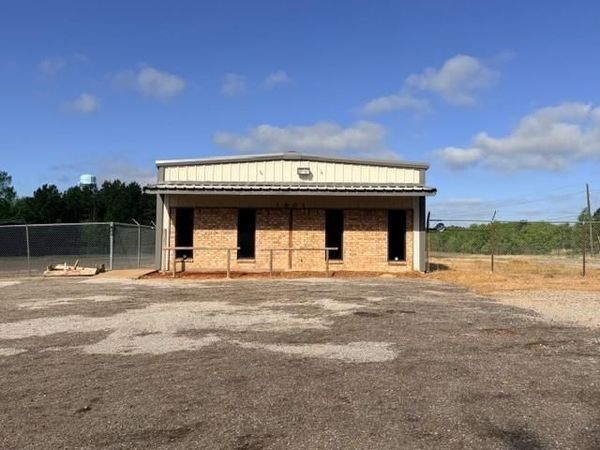 1801 N Queen St , Palestine, TX 75803