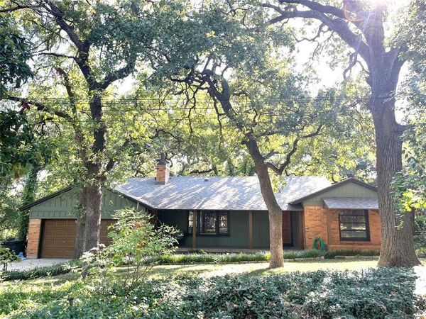 108 Woodland Drive , Irving, TX 75060