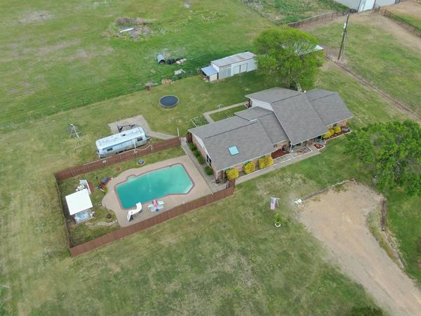 430 Carter Road, Italy, TX 76651