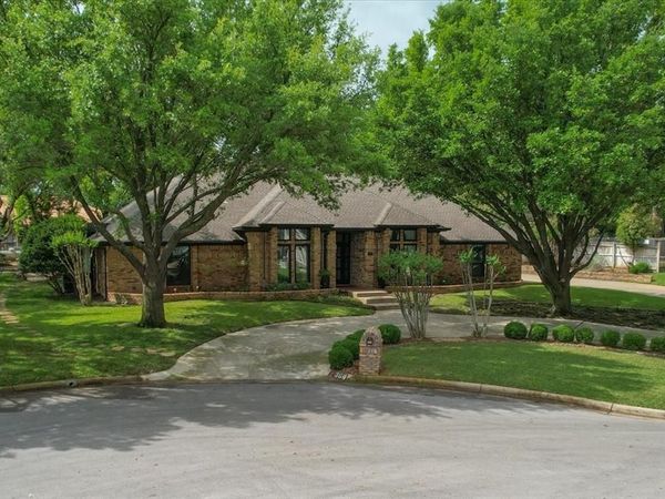 308 N Broadway Road , Azle, TX 76020