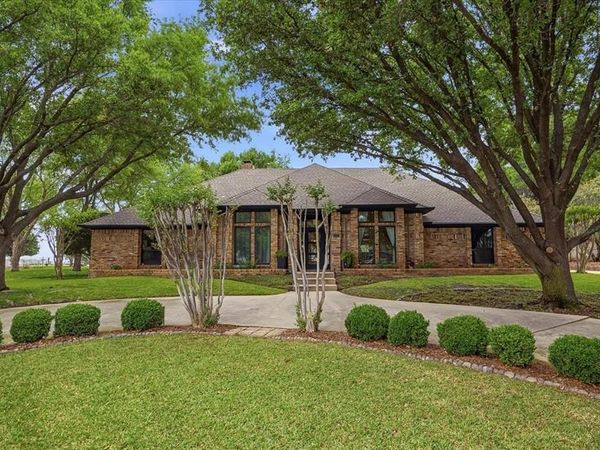 308 N Broadway Road , Azle, TX 76020