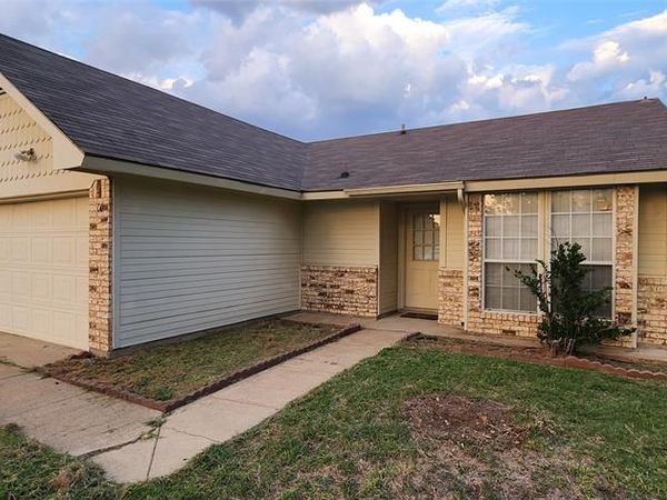 200 Seagull Court , Irving, TX 75060