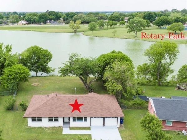 536 Lakeshore Drive , Ennis, TX 75119