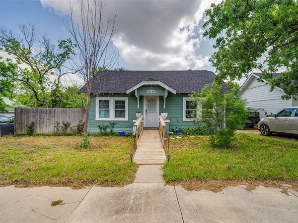 425 W Ball Street , Weatherford, TX 76086