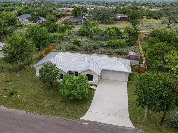 128 W Persimmon Drive , Granite Shoals, TX 78654