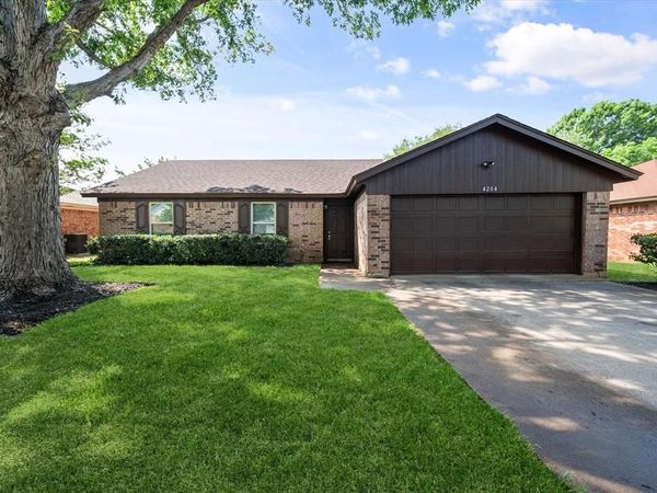 4204 Maple Springs Drive , Arlington, TX 76001