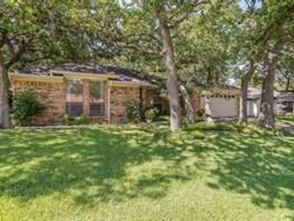 6749 Ridgewood Drive , North Richland Hills, TX 76182
