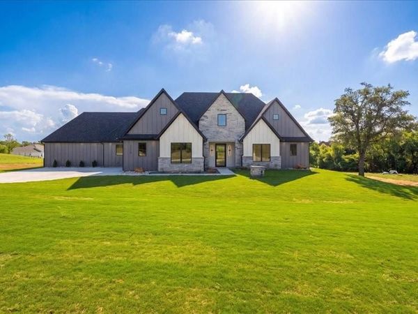 275 Latigo Way , Weatherford, TX 76088