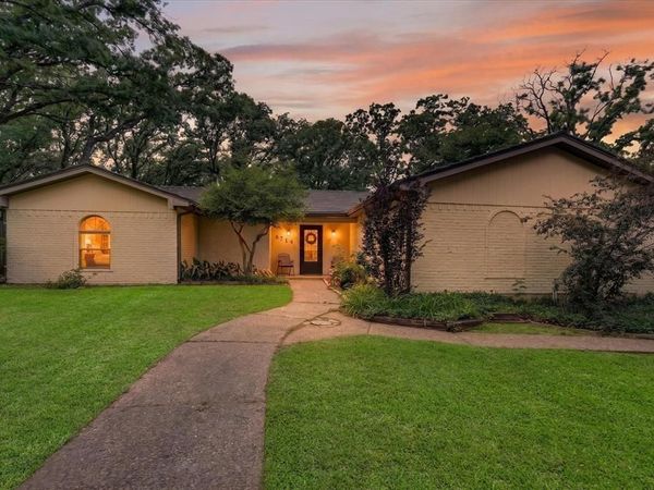 5714 Cherrywood Lane , Arlington, TX 76016