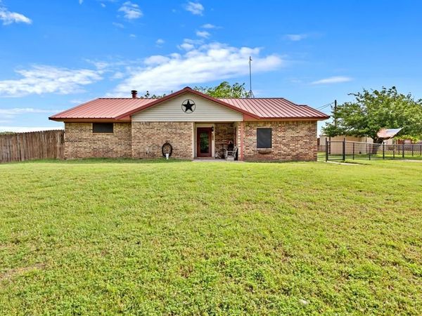 170 Clover Lane , Decatur, TX 76234